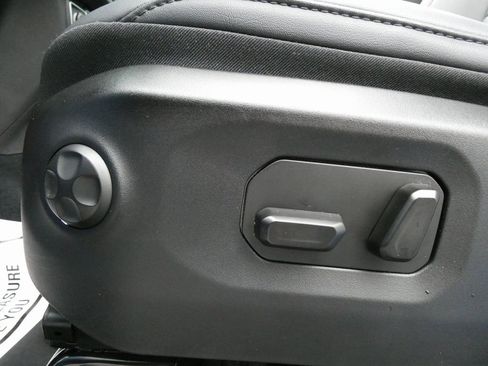 Used 2024 Jeep Wrangler Unlimited Rubicon w/ Technology Group image 22