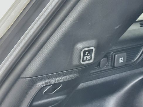 Used 2023 Jeep Grand Cherokee Altitude RWD image 29
