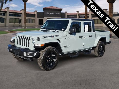 Used 2023 Jeep Gladiator Sport image 4