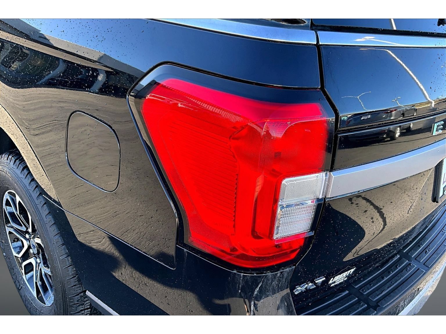 Used 2024 Ford Expedition XLT AWD/4WD image 20