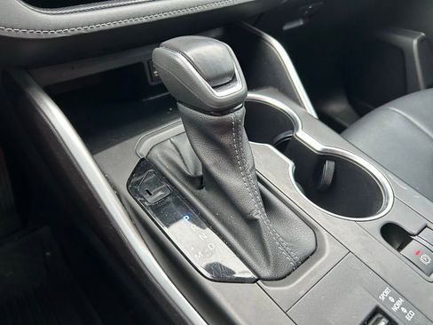 Used 2022 Toyota Highlander XLE image 27