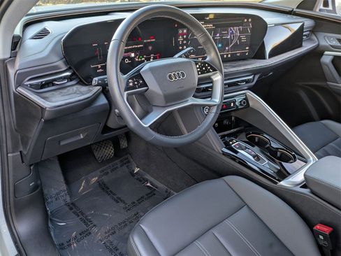 Used 2025 Audi Q5 2.0T Premium w/ Convenience Package image 15