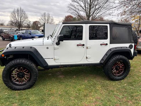 Used 2016 Jeep Wrangler Unlimited Sahara image 15