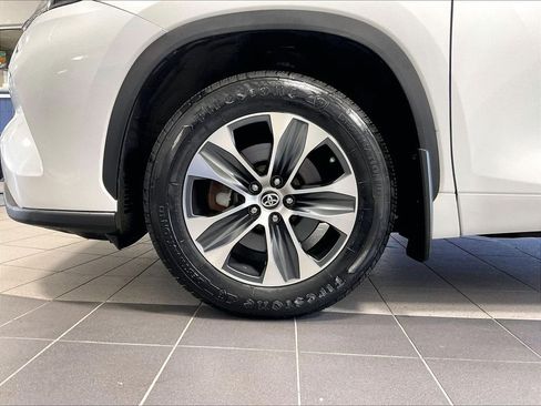 Used 2023 Toyota Highlander XLE AWD/4WD image 7