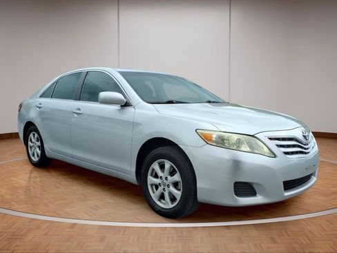 Used 2010 Toyota Camry LE FWD image 1