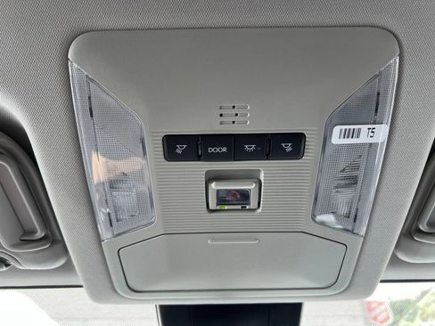 New 2025 Toyota RAV4 XLE image 31