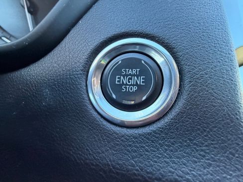 Used 2020 Cadillac XT4 Premium Luxury image 31