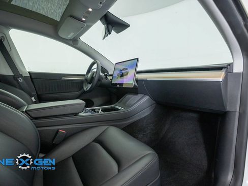 Used 2023 Tesla Model Y Long Range AWD/4WD image 38