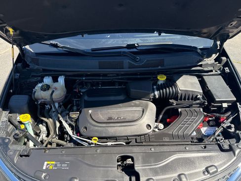 Used 2020 Chrysler Voyager LX FWD image 18