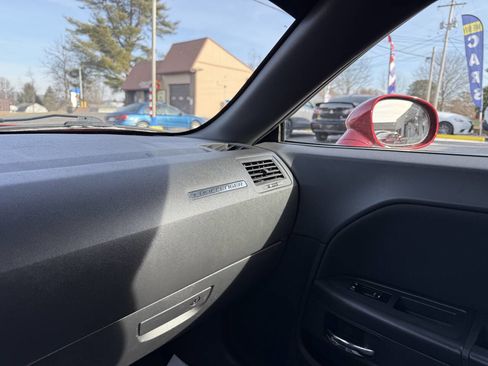 Used 2009 Dodge Challenger SE image 8