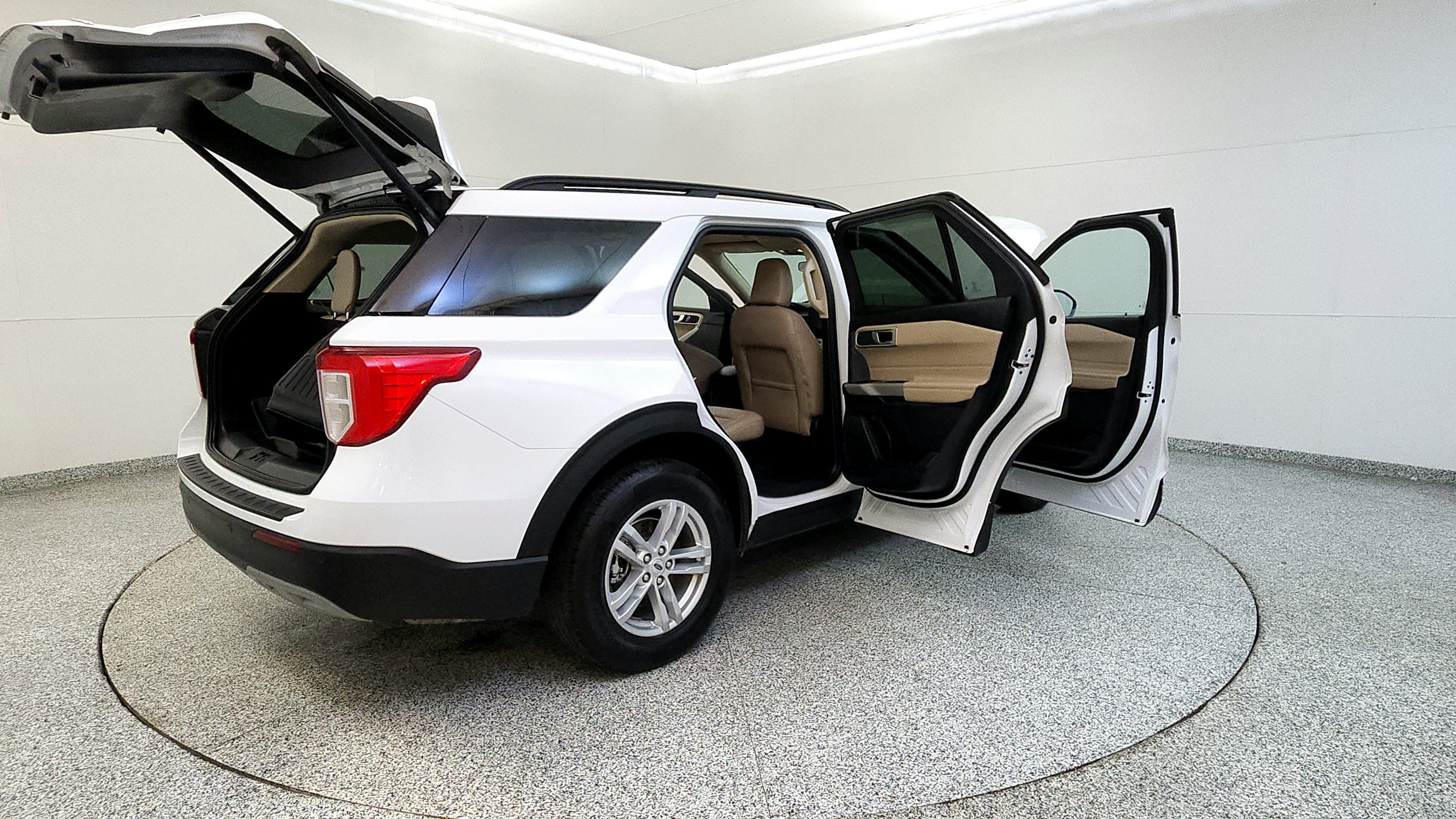 Used 2023 Ford Explorer XLT w/ Equipment Group 202A AWD/4WD image 12