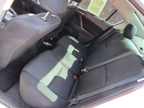 Used 2013 MAZDA MAZDA3 i SV w/ Convenience Pkg image 8