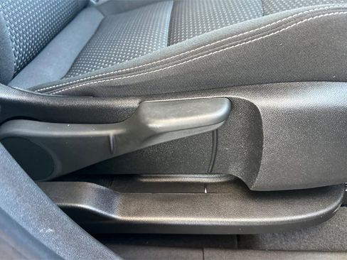 Used 2022 GMC Terrain SLE w/ LPO, Floor Liner Package image 25