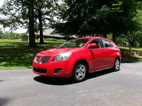 Used 2009 Pontiac Vibe w/ Preferred Package FWD image 1