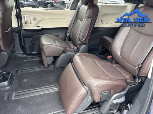 Used 2021 Toyota Sienna Platinum image 19