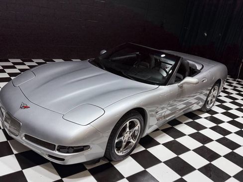Used 2002 Chevrolet Corvette Convertible w/ Preferred Equipment Group2 image 8