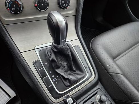 Used 2015 Volkswagen Golf TDI S image 24