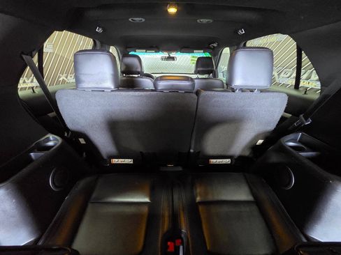 Used 2017 Ford Explorer XLT w/ Equipment Group 202A FWD image 27