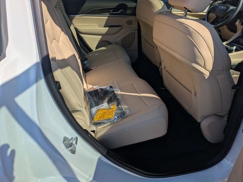 New 2026 Jeep Grand Cherokee Limited image 30