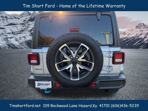 Used 2024 Jeep Wrangler Unlimited w/ Convenience Group image 7