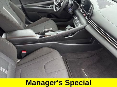 Used 2023 Hyundai Elantra SE image 36