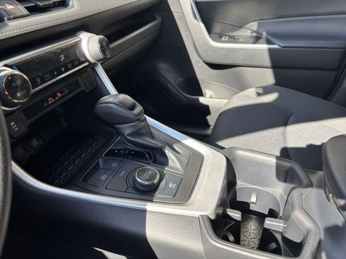 Used 2025 Toyota RAV4 LE image 41