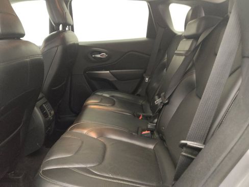 Used 2019 Jeep Cherokee Limited FWD image 18
