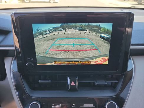 Used 2024 Toyota Corolla Cross L image 11