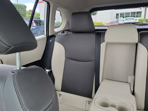 Used 2023 Toyota Corolla Cross XLE w/ Convenience Package FWD image 20