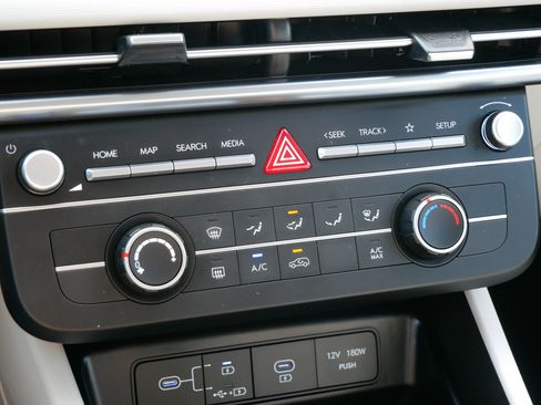 Certified 2025 Hyundai Tucson SE image 24