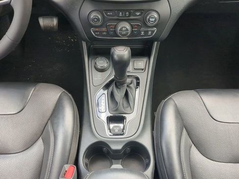 Used 2022 Jeep Cherokee Limited AWD/4WD image 22