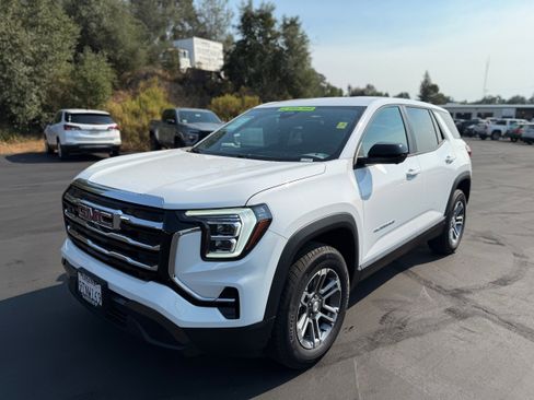 Used 2025 GMC Terrain Elevation w/ Technology Package II image 2