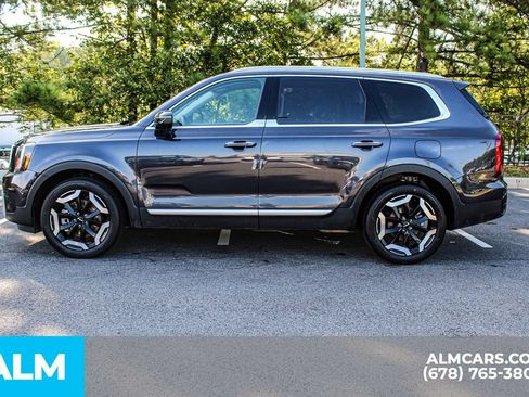 Used 2025 Kia Telluride S FWD image 6