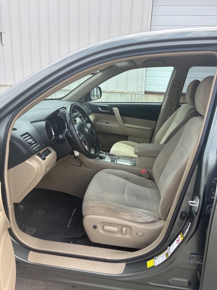 Used 2013 Toyota Highlander Plus FWD image 7