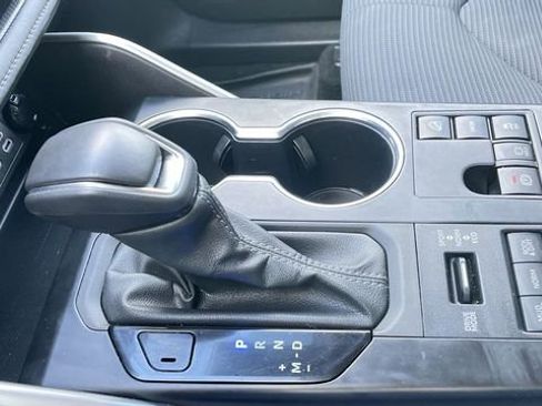 Used 2024 Toyota Highlander LE image 19