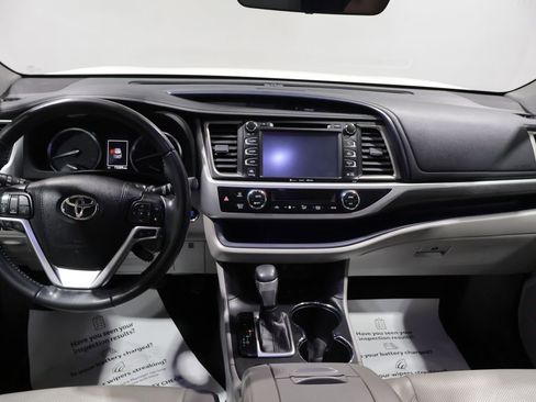 Used 2019 Toyota Highlander Limited AWD/4WD image 16