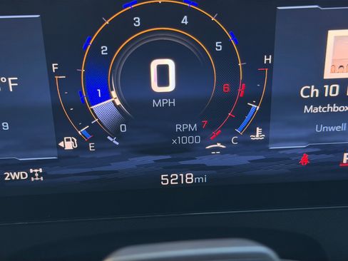 Used 2025 Chevrolet Traverse Z71 w/ Enhanced Driving Package image 2