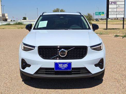 Used 2026 Volvo XC40 B5 Plus AWD/4WD image 9
