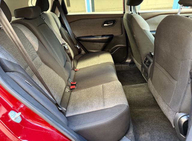 Used 2023 Nissan Rogue SV FWD image 16
