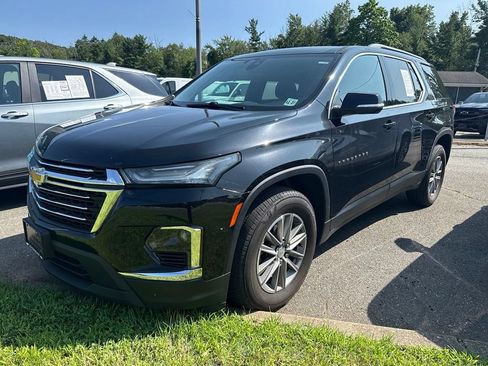 Used 2022 Chevrolet Traverse LT AWD/4WD image 2