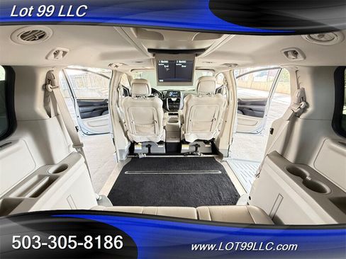 Used 2013 Chrysler Town & Country Limited w/ Luxury Group FWD image 4
