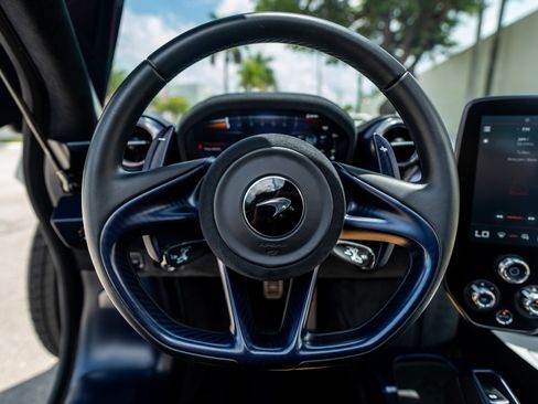 Used 2019 McLaren Senna RWD image 17