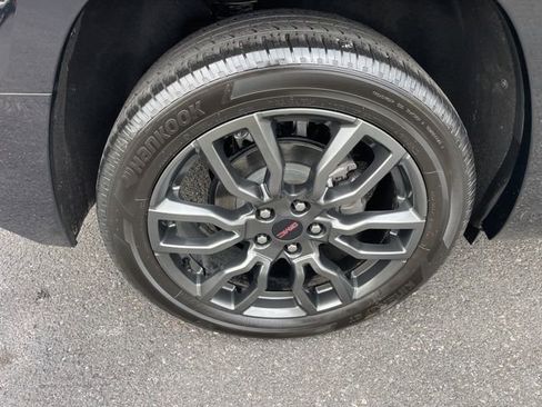 Used 2024 GMC Terrain Denali w/ Black Diamond Edition image 6