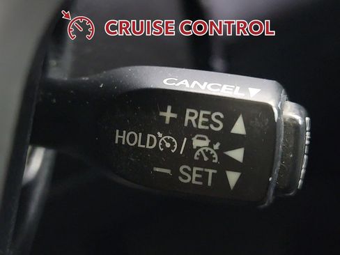 Used 2018 Toyota Highlander SE image 19