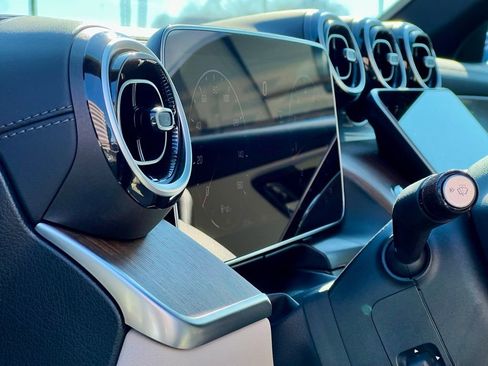 Certified 2025 Mercedes-Benz GLC 300 4MATIC image 12