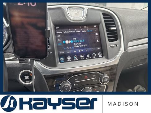 Used 2017 Chrysler 300 Limited w/ 300 Premium Group image 2