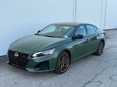Used 2025 Nissan Altima 2.5 SR AWD/4WD image 28