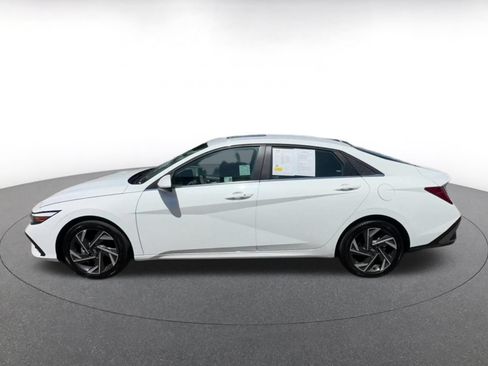 Used 2025 Hyundai Elantra SEL FWD image 9