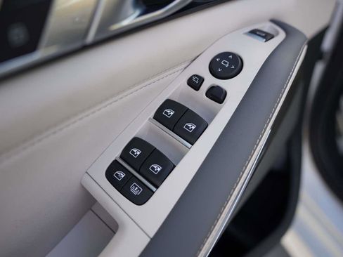 Used 2026 BMW X7 M60i image 14