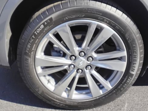 Used 2023 Cadillac XT6 Premium Luxury image 11